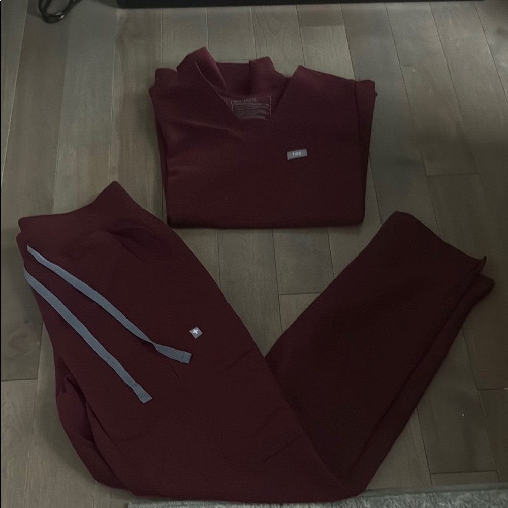 Figs low waisted yola scrub pants and Catarina one pocket scrub top